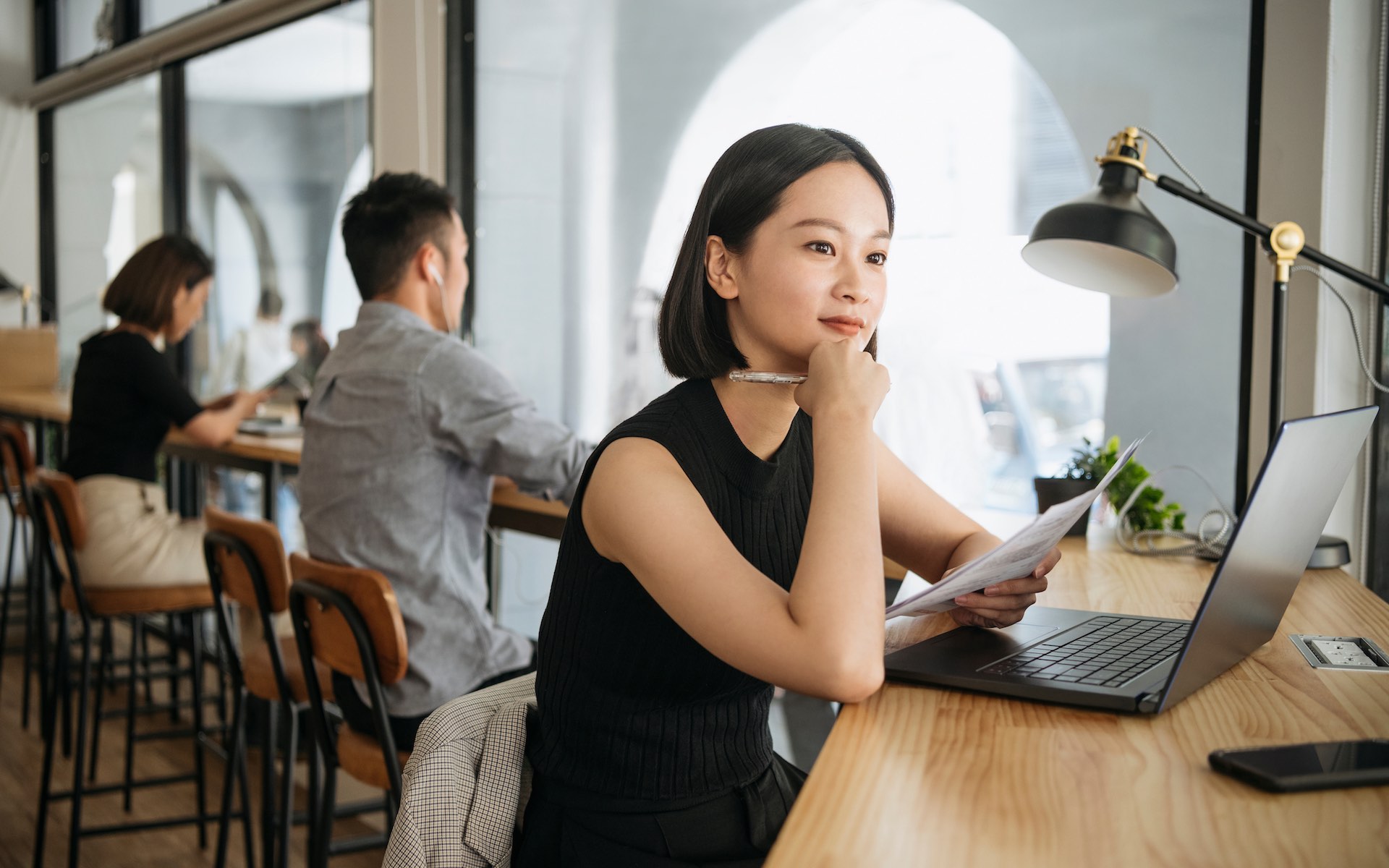 Flexible Hotdesk Seating with a View