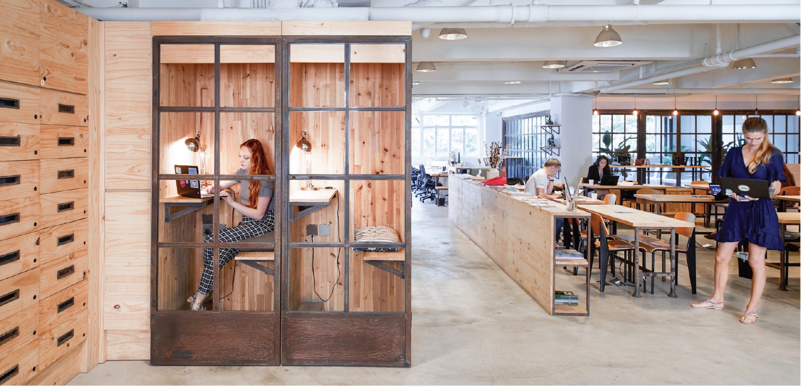 Phonebooth & Hot Desk Area